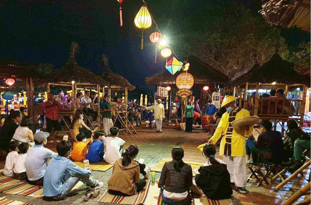 Inside Hoi An Night Market: Food, Crafts & Lanterns Guide